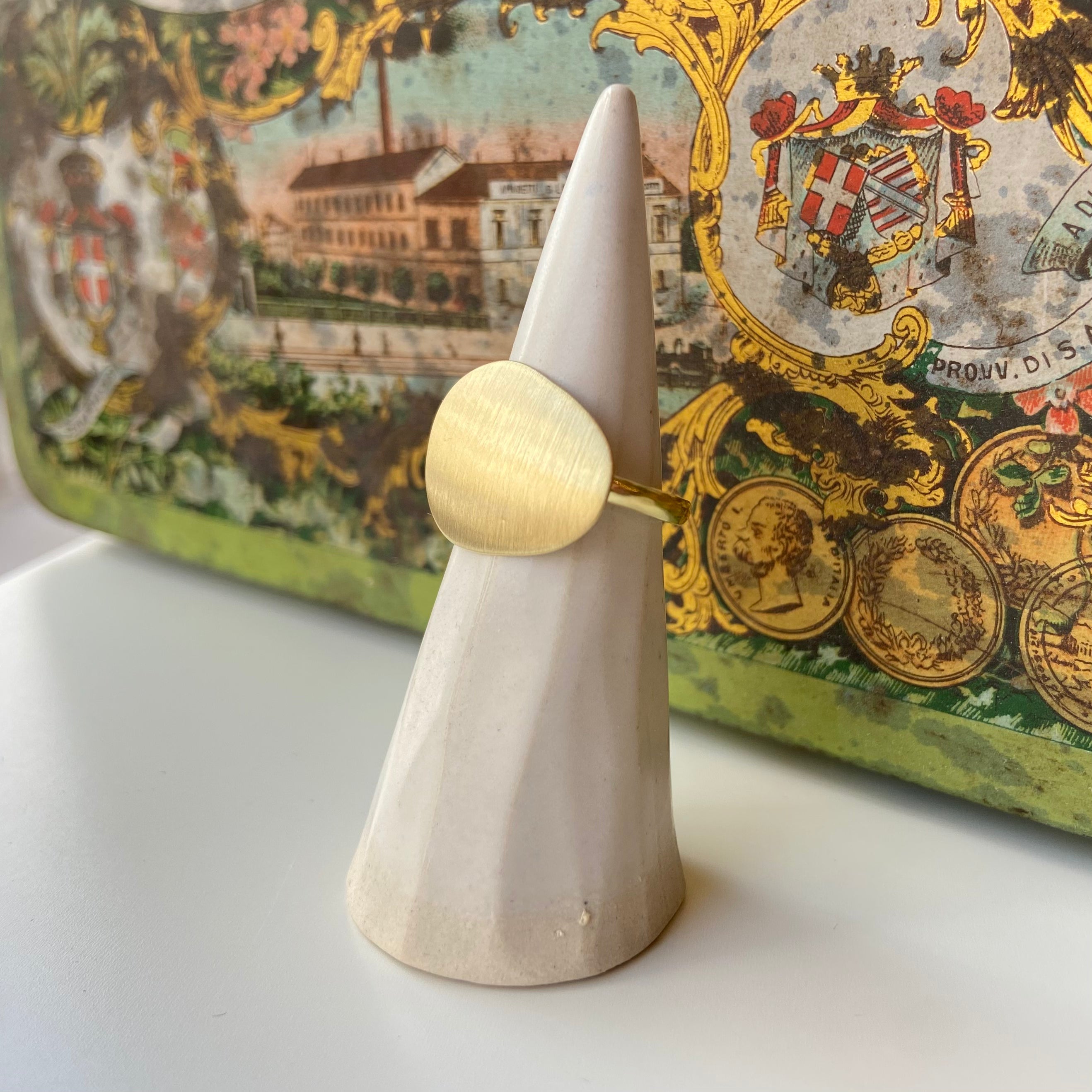 La Plana Ring minimalist design, handcrafted in 18k gold by Nina Alexandra Jewellery