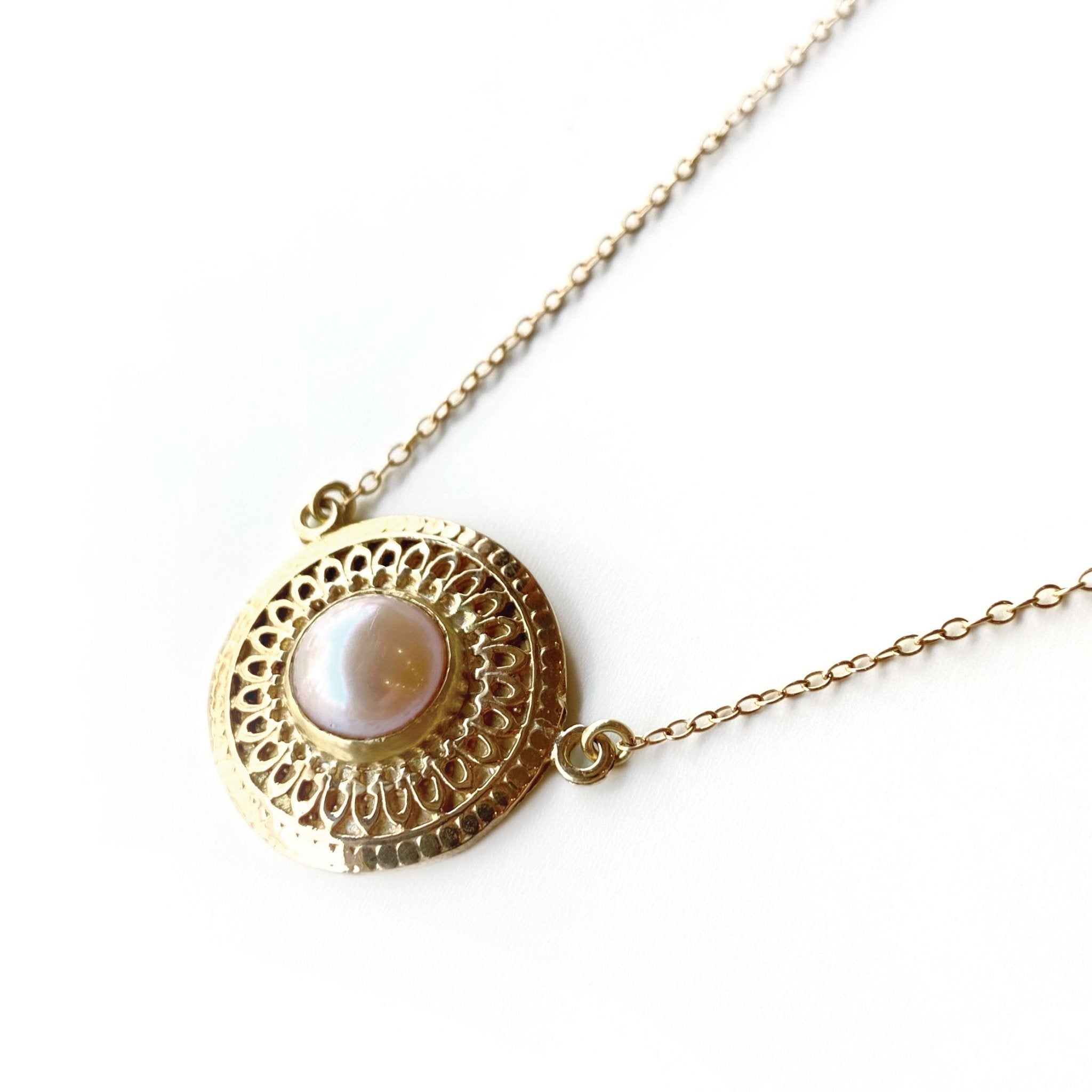 Marrakesh Perla Pendant necklace with pearl, handcrafted in gold by Nina Alexandra Jewellery, made in Spain